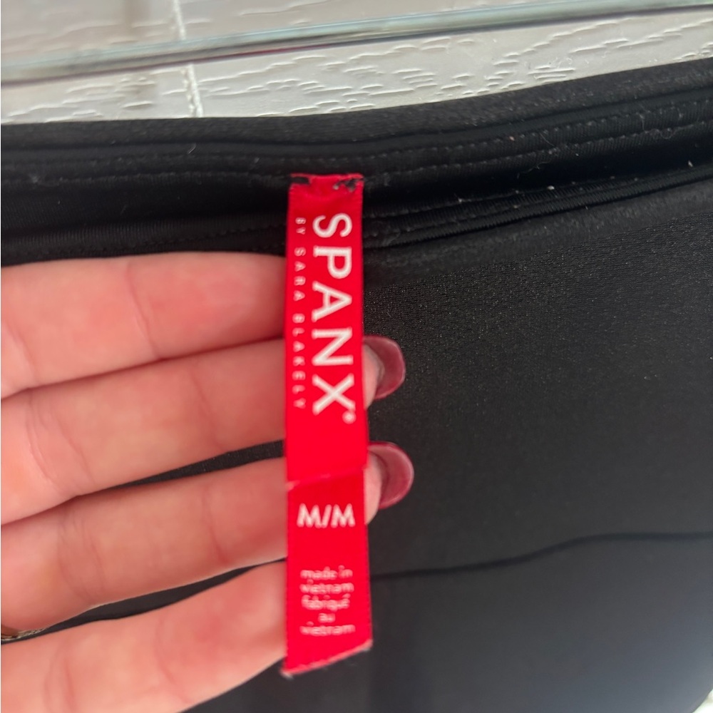 SPANX Black Leggings - Picture 4 of 4